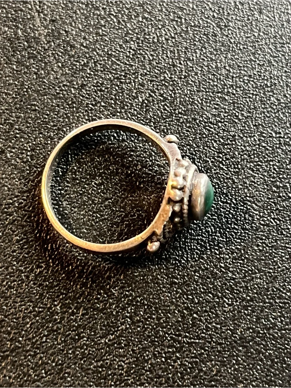 Sterling Silver Malachite Ring with beaded detail. Sz 6.